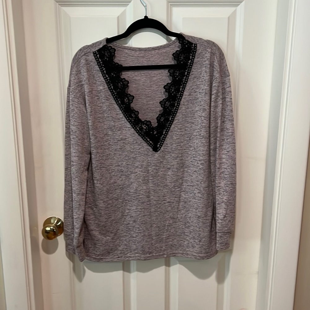 BellanBlue, woman’s, light purple/hint of gray, lightweight sweater. Size Large.